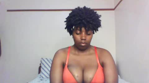 Snapshot of queen_melanine chatting on February 25, 2025, 4:35 am QUEEN online show from February 25, 2025, 4:35 am