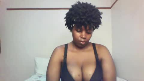 Snapshot of queen_melanine chatting on February 26, 2025, 12:49 am QUEEN online show from February 26, 2025, 12:49 am