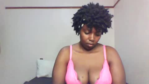 Snapshot of queen_melanine chatting on February 27, 2025, 12:43 am QUEEN online show from February 27, 2025, 12:43 am
