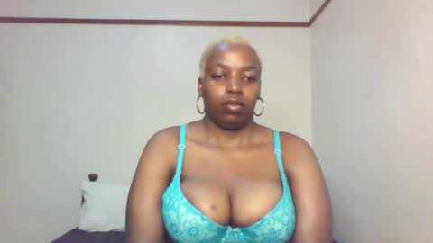 Snapshot of queen_melanine chatting on March 3, 2025, 12:26 am QUEEN online show from March 3, 2025, 12:26 am