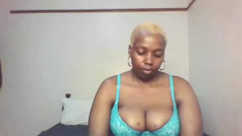 Snapshot of queen_melanine chatting on March 3, 2025, 3:41 am QUEEN online show from March 3, 2025, 3:41 am