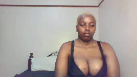 Snapshot of queen_melanine chatting on March 6, 2025, 3:57 am QUEEN online show from March 6, 2025, 3:57 am