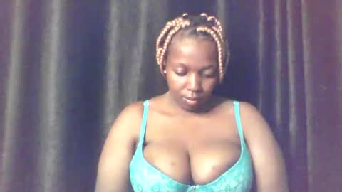 Snapshot of queen_melanine chatting on April 27, 2026, 4:10 am QUEEN online show from April 27, 2026, 4:10 am