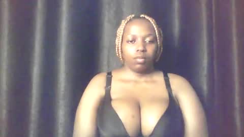 Snapshot of queen_melanine chatting on April 30, 2026, 5:03 am QUEEN online show from April 30, 2026, 5:03 am