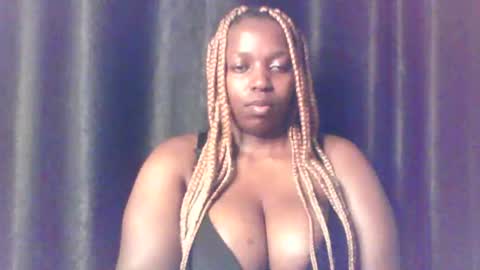Snapshot of queen_melanine chatting on May 7, 2026, 4:29 am QUEEN online show from May 7, 2026, 4:29 am