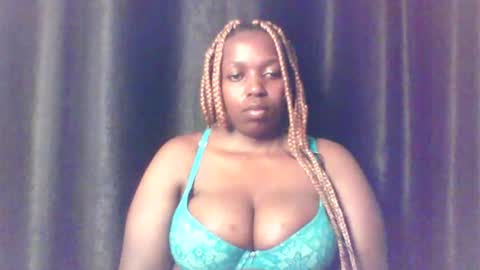 Snapshot of queen_melanine chatting on May 9, 2026, 5:01 am QUEEN online show from May 9, 2026, 5:01 am