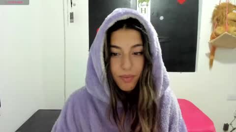 queen_natttyy online show from January 14, 2025, 3:22 am