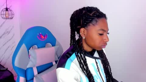   online show from November 3, 2025, 11:33 am