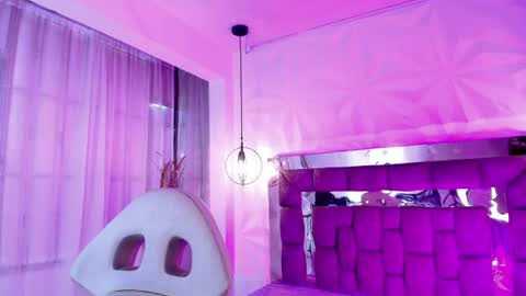 Snapshot of queen_perla_ chatting on July 22, 2026, 12:19 pm online show from July 22, 2026, 12:19 pm
