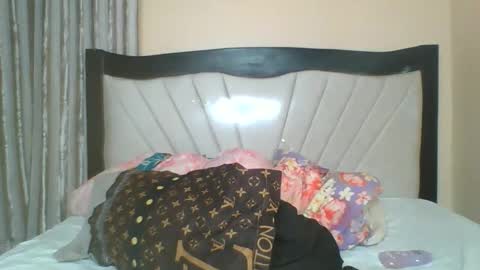 Snapshot of queen_wow2 chatting on June 9, 2026, 7:47 pm queen online show from June 9, 2026, 7:47 pm