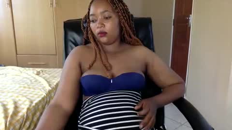 Queenbebony2 online show from March 5, 2025, 12:55 pm