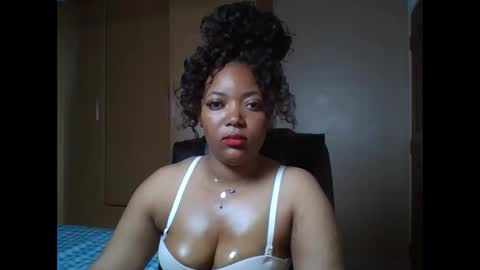 Snapshot of queenbebony2 chatting on May 4, 2026, 5:25 am Queenbebony2 online show from May 4, 2026, 5:25 am