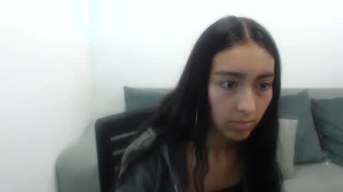 queenbyte_18 online show from October 28, 2025, 5:37 pm