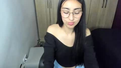 queenbyte_18 online show from February 19, 2026, 3:46 am