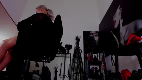 Misscatsnow online show from February 4, 2026, 2:06 am