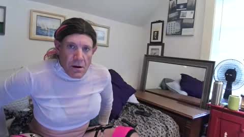 Snapshot of queencharlene chatting on September 18, 2025, 12:29 pm queencharlene online show from September 18, 2025, 12:29 pm