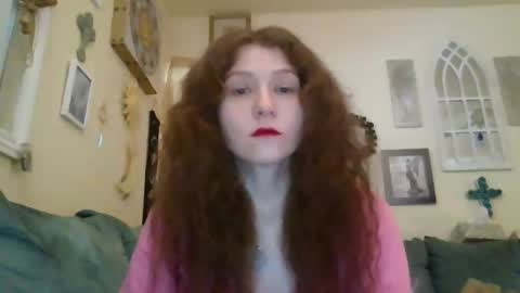 queencrimsonlvx online show from February 19, 2026, 8:49 pm