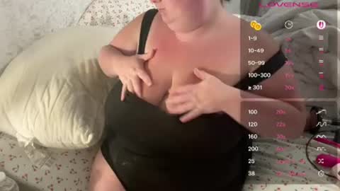 Snapshot of queencurvesph chatting on July 26, 2026, 3:25 am Queen curves online show from July 26, 2026, 3:25 am