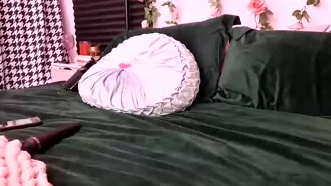 Snapshot of queendelaranch chatting on November 6, 2025, 7:59 pm Queen De La Ranch online show from November 6, 2025, 7:59 pm