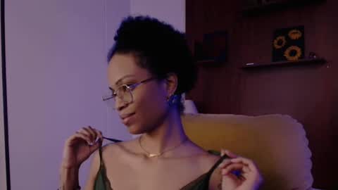 Snapshot of queendom_ing chatting on March 8, 2025, 10:43 am Sweet Goddess online show from March 8, 2025, 10:43 am