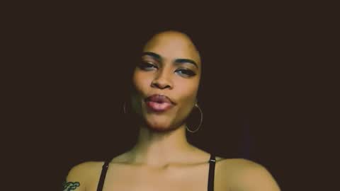 Snapshot of queendom_ing chatting on November 19, 2025, 5:29 am Sweet Goddess online show from November 19, 2025, 5:29 am