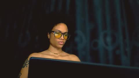 Snapshot of queendom_ing chatting on November 21, 2025, 2:43 am Sweet Goddess online show from November 21, 2025, 2:43 am