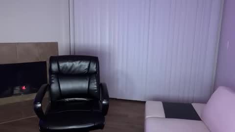 queendomi online show from December 20, 2025, 7:26 am