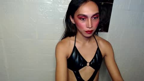 just call me QUEEN and ill be there online show from February 12, 2025, 6:40 pm