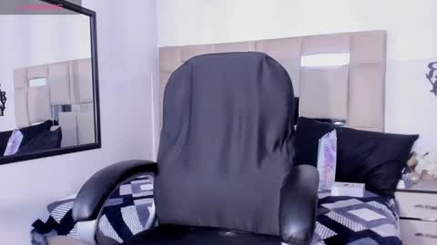 QUEENJEENN online show from January 20, 2025, 6:21 pm