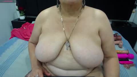 Snapshot of queenmature chatting on October 7, 2025, 9:01 pm VickyBoobss online show from October 7, 2025, 9:01 pm