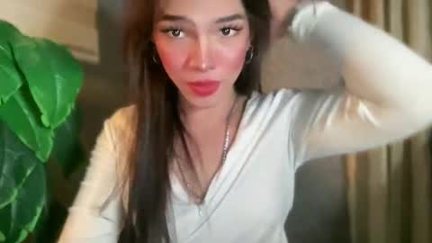 QUEEN online show from May 15, 2026, 2:29 am