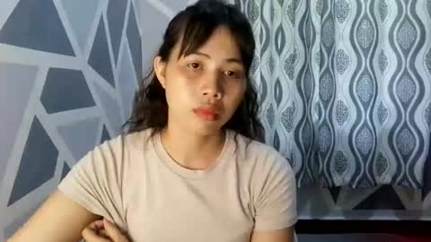 queennbbee online show from June 13, 2026, 6:33 am