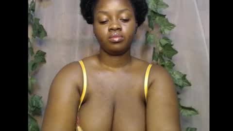 Zoey online show from November 14, 2025, 12:37 pm