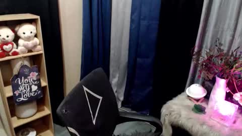 Mikka online show from December 2, 2025, 4:57 pm