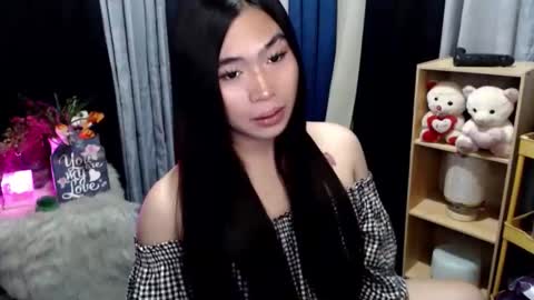 Snapshot of queenofcum169xx chatting on May 4, 2026, 5:42 pm Mikka online show from May 4, 2026, 5:42 pm