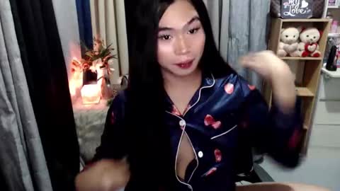 Snapshot of queenofcum169xx chatting on May 14, 2026, 5:20 pm Mikka online show from May 14, 2026, 5:20 pm