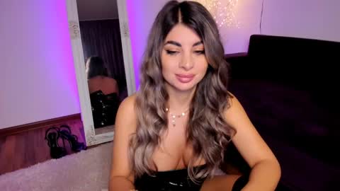 Queennofyuredreams online show from May 1, 2026, 11:53 pm