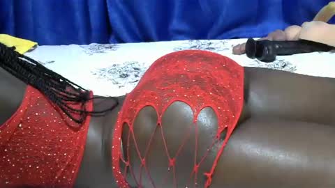 queenoz_46 online show from February 17, 2025, 11:34 am