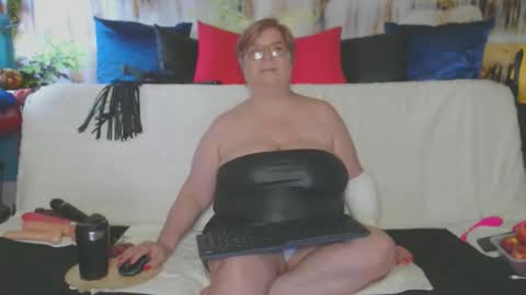 QueenPammy online show from May 16, 2026, 6:32 am