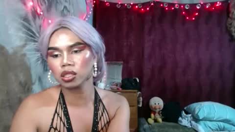 queenpinayebony_xx online show from May 8, 2026, 6:24 pm