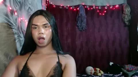 queenpinayebony_xx online show from May 16, 2026, 12:59 pm