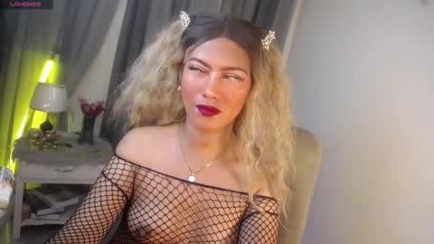 Snapshot of queensabbyvee chatting on November 12, 2025, 5:24 pm Sabrina online show from November 12, 2025, 5:24 pm