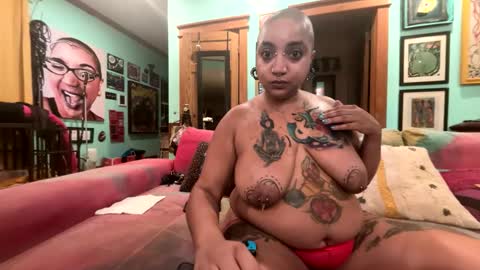 Queen Hilarity online show from March 16, 2026, 5:44 am