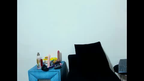 queenstarhyl online show from May 16, 2026, 12:51 am