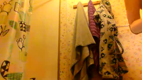 Snapshot of queenstonermami chatting on June 5, 2026, 9:15 am queenstonermami online show from June 5, 2026, 9:15 am