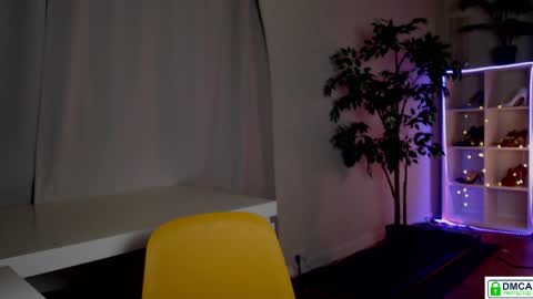 Snapshot of queensy_sins_x chatting on May 23, 2026, 4:44 pm Queensy online show from May 23, 2026, 4:44 pm
