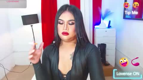 queenshasha and nathalie online show from April 13, 2026, 2:33 pm