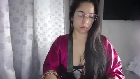 Snapshot of queenvictoria2023 chatting on November 19, 2025, 3:39 am Paola online show from November 19, 2025, 3:39 am