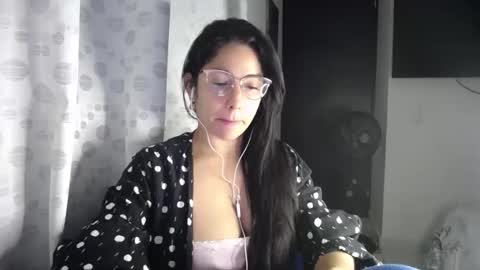 Snapshot of queenvictoria2023 chatting on May 13, 2026, 5:05 am Paola online show from May 13, 2026, 5:05 am