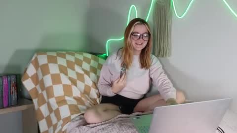 Snapshot of quervoqueen1 chatting on December 2, 2024, 3:04 am Bri online show from December 2, 2024, 3:04 am